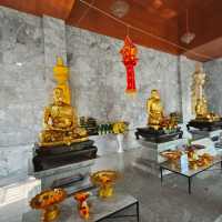 มาทำบุญสรงน้ำขอพร ที่วัดหนังราชวรวิหาร  เขตจอมทอง