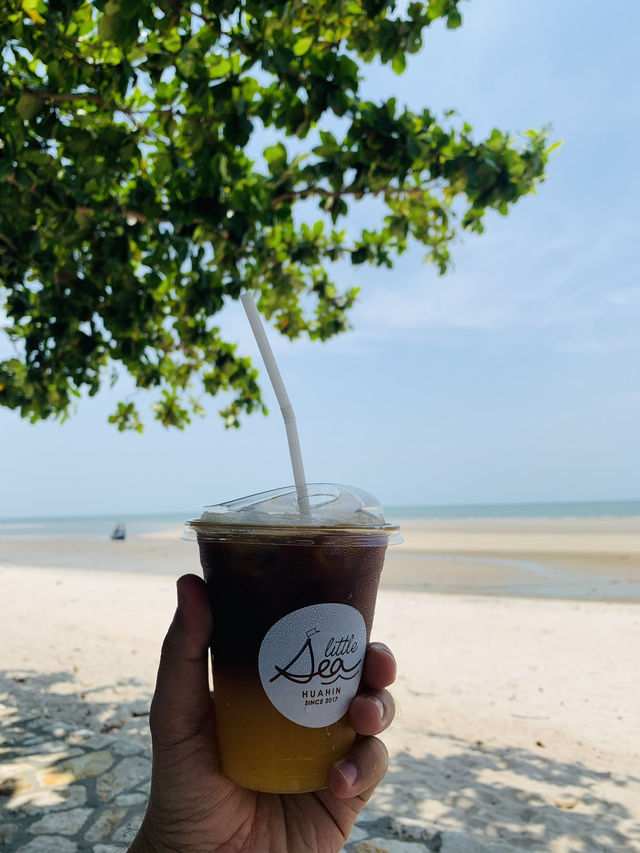 Little Sea Huahin คาเฟ่สุดมินิมอล ริมทะเลหัวหิน