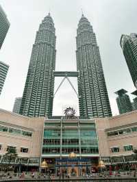 A Majestic Raya Beneath the Twin Towers