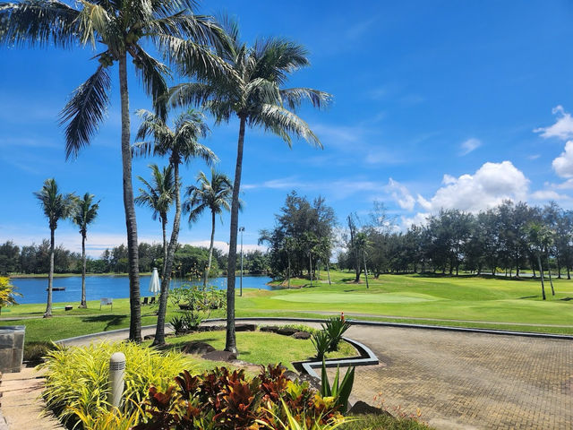 🏌️‍♂️ Tee Off in Tropical Bliss: Dalit Bay’s Golf Escape!