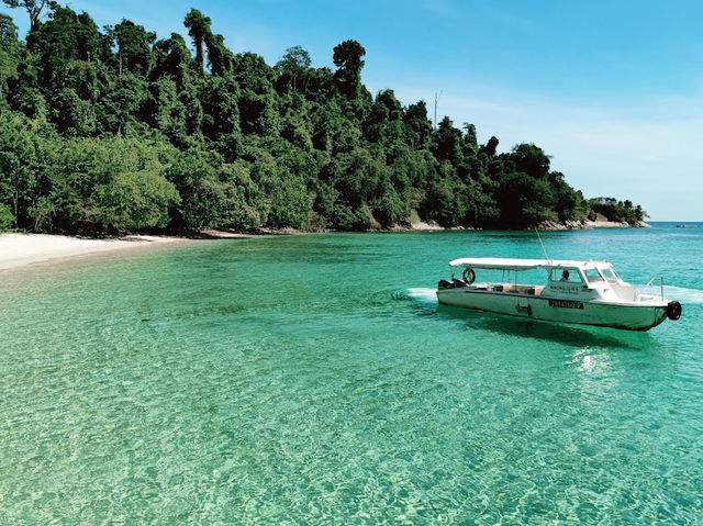 Bak Bak Beach: Sabah’s Best-Kept Secret (Shhh!) 🌴🌊