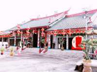 Choo Kong Soo Yin Temple: Where Incense Meets Instagram (and the Best Curry Puffs Live)🏯