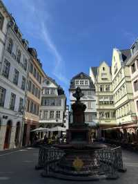 ⛪ The Cathedral of St. Bartholomew, 프랑크푸르트의 고딕 유산! 