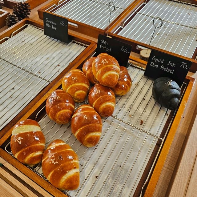 Kneads to Dough (Home cafe) เบเกอรี่แนวฝรั่งเศส