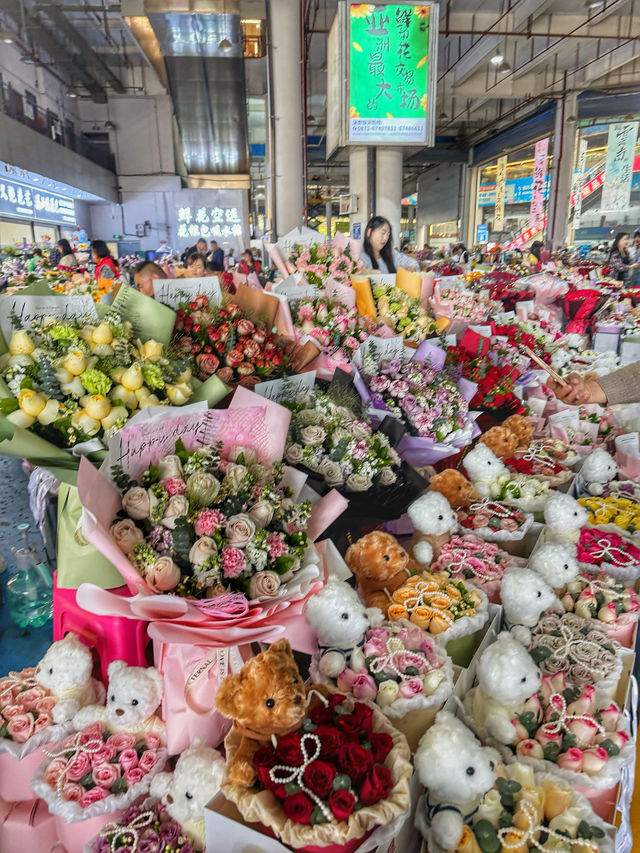Blooms by the Millions: A Spring Morning at Dounan Flower Market