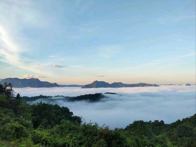 ม่อนครูบาใส อุทยานแห่งชาติแม่เมย