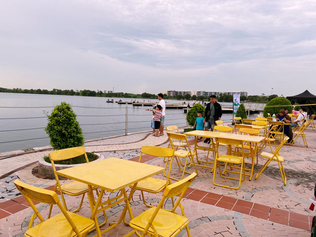 Kite on the Lake ทะเลสาบเมืองทอง