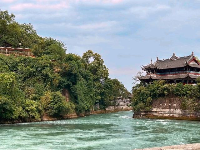 四川 | 都江堰，千年迄今仍可運作的偉大水利工程