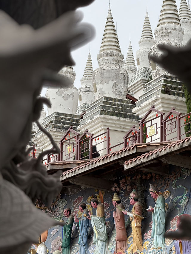 A mega Buddhist temple with multiple styles in Mianyang