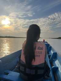🌸 想体验一场贴近自然、超梦幻的水上之旅？那你一定要来南泰的隐藏秘境 —— Thale Noi 莲花湖，就位于 🇹🇭Phatthalung 帕塔卢翁。