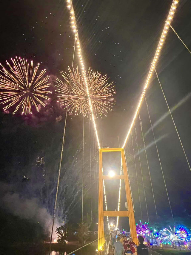 光とともに願いを流す、タイの夜に心をほどくひととき✨