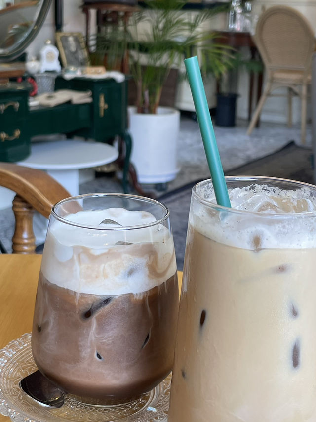 ☕️ 앤틱 무드 한 스푼, 연남동 카페 밀리우 하우스
