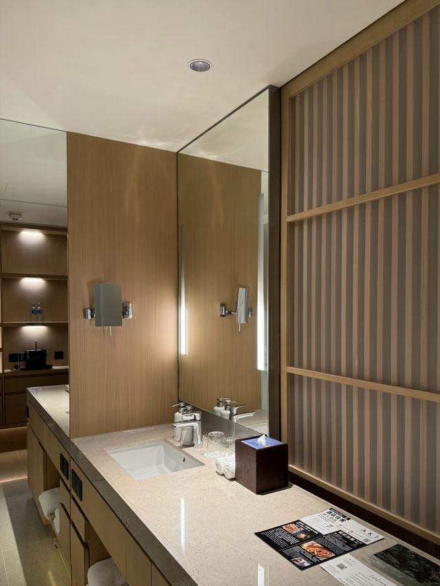 Sleek Minimalism and Urban Calm at AKI Hong Kong – MGallery