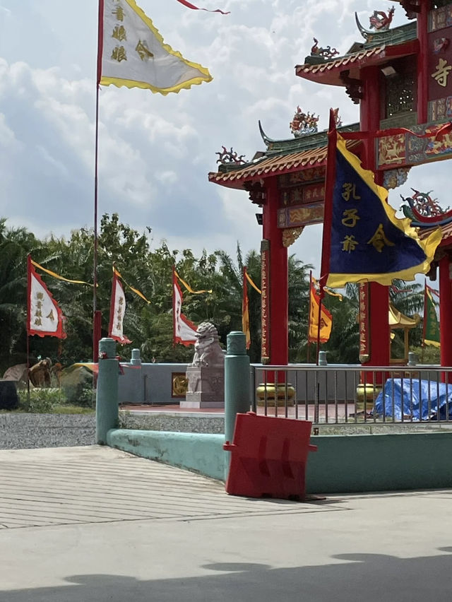 A Vibrant Spiritual Journey – My Visit to the Desaru Eight Temple Village