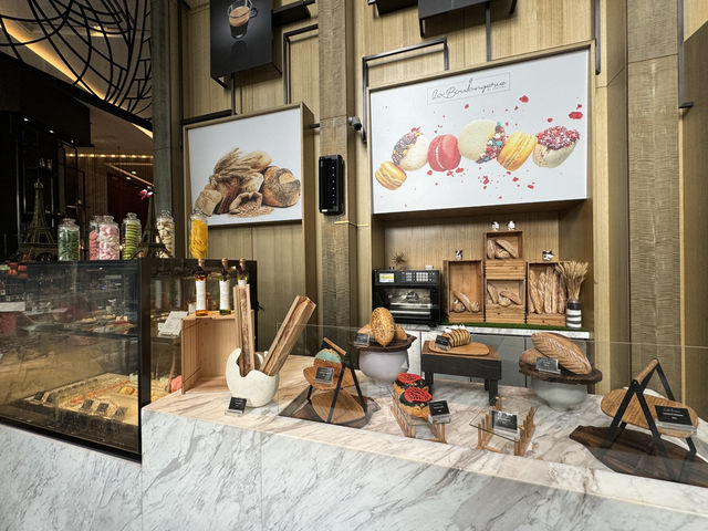 Le Bar at Sofitel: Where Class Meets Comfort