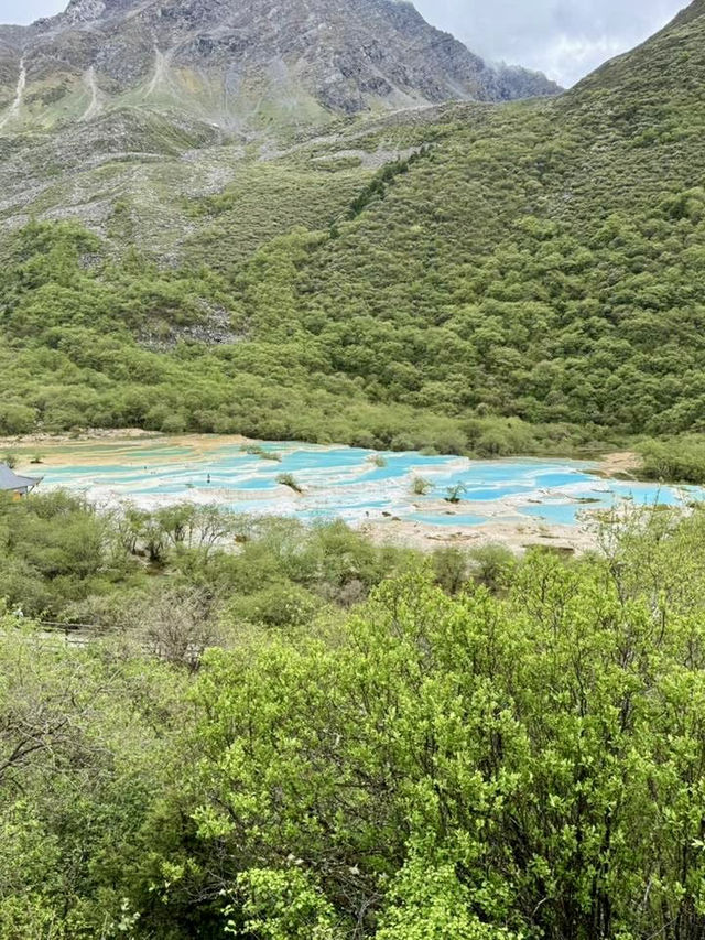 Huanglong National Scenic Reserve: A Surreal Alpine Wonderland of Turquoise Pools