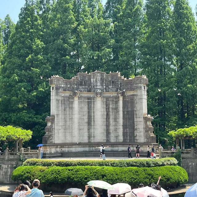 ⛰️ Nanjing Zhongshan Scenic Area – More Than Just 392 Steps 