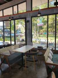 Sunshine & Sparkling Soda – A Café by the Sea