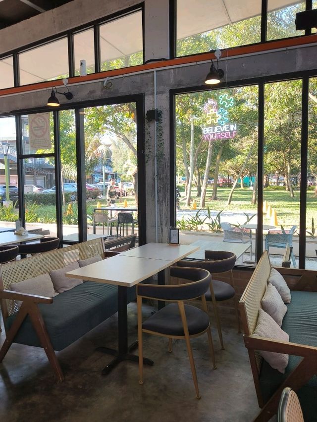 Sunshine & Sparkling Soda – A Café by the Sea