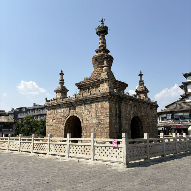 Kunming in 4 Days: Streets to Stone Peak