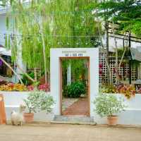 คาเฟ่สัตหีบ ท่ามกลางสวนในซอยลึก บรรยากาศร่มรื่น