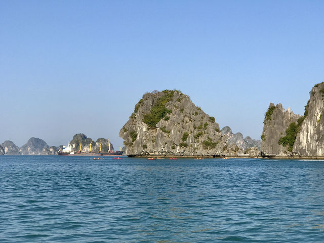 🚢 1-Night Ha Long Bay Cruise: A Journey Through Vietnam’s Dreamscape 🌅🇻🇳