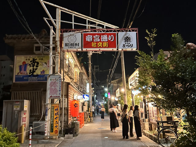 🍢「國際通深夜狂歡！沖繩屋台街：一條街辣翻你的味覺神經」