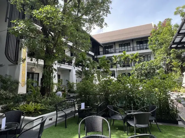 My Perfect Hotel Stay in Chiang Mai: Right by the Old City! 🏨✨