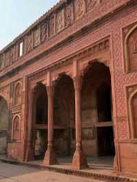  Agra Fort – The Silent Guardian of the Mughal Era 