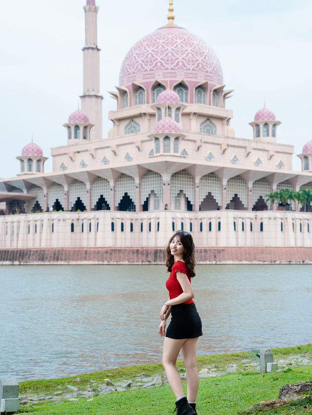🇲🇾Pink Mosque (Masjid Putra) in Putrajaya,Kuala Lumpur, Malaysia