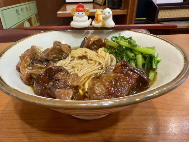 漢神百貨旁巷內最夯的（龍袍湯包）非吃不可的美食