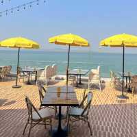 🏖️ Sunny Beach House – คาเฟ่ริมทะเล