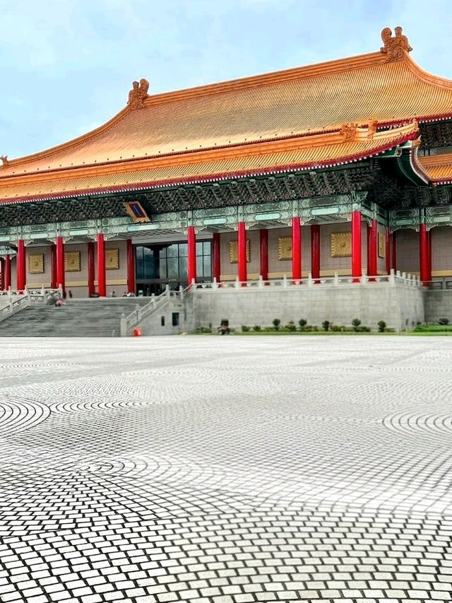 A Gentle Walk Through Chiang Kai-Shek Memorial Hall