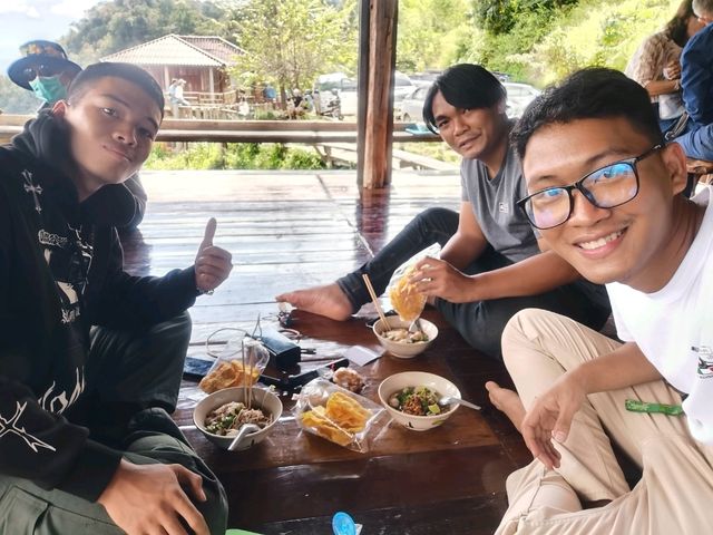 ก๋วยเตี๋ยวห้อยขาบ้านจ่าโบ่ จ.แม่ฮ่องสอน