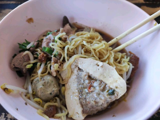 ก๋วยเตี๋ยวร้านเก่าแก่เมืองกรุงเก่า เปิดมากว่า 70ปี