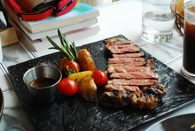 Hot Summer Vibes at the Akanara Hotel Restaurant