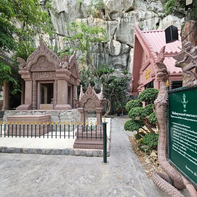 วัดเขาวง (ถ้ำนารายณ์) 