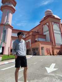 🕌 UMS Pink Mosque in Sabah Feels Like a Dream in Rosy Light