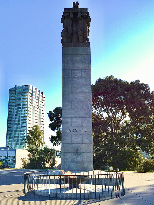 🔥 The Cenotaph & Eternal Flame: Melbourne’s Living Tribute to Courage