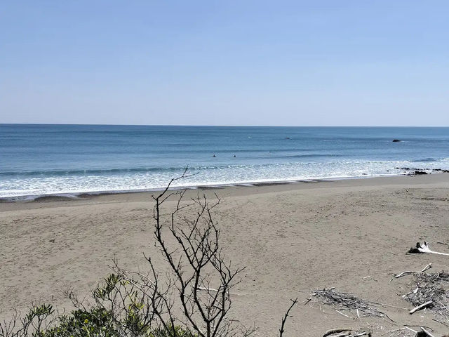 高知の“ウユニ塩湖”！？入野の浜で幻想的な海の旅を