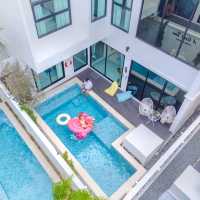 พูลวิลล่าบางแสนสุด Luxury "A Good Time Pool Villa"