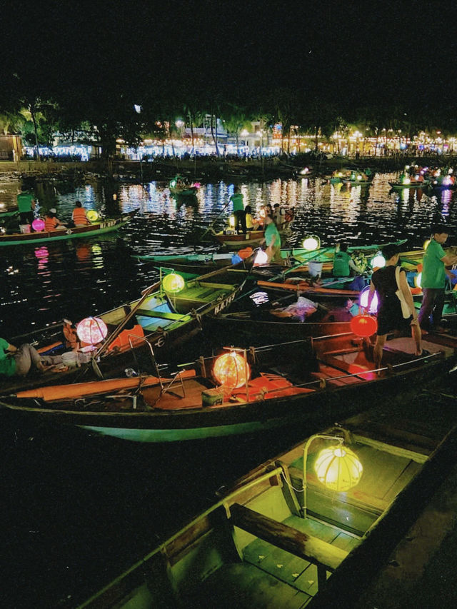 🌸 Hoi An – Timeless Charm by Day & Magical Glow by Night 🏮  🌸 Hoi An – Timeless Charm by Day & Magical Glow by Night 🏮