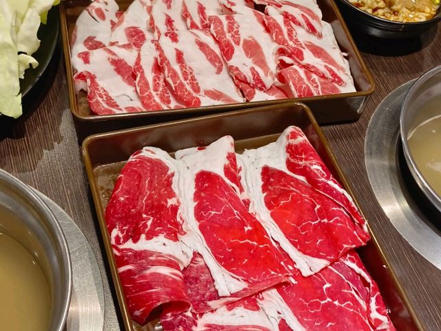 八雲町和牛海鮮鍋物火鍋新莊店