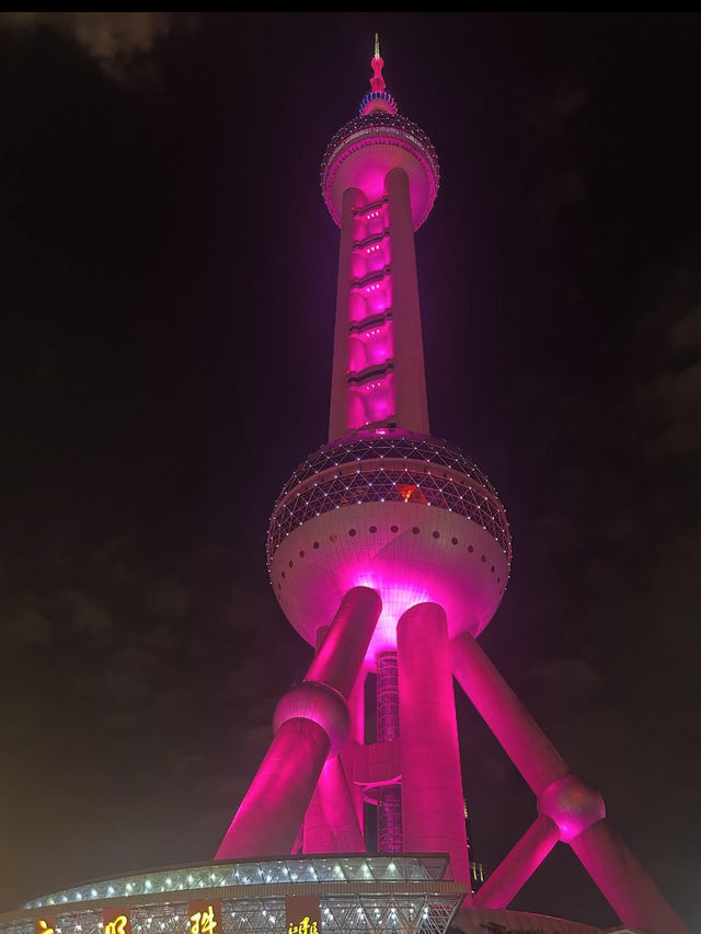 【未来都市のシンボル🪩】東方明珠塔で360度のパノラマ体験! 【未来都市のシンボル🪩】東方明珠塔で360度のパノラマ体験!