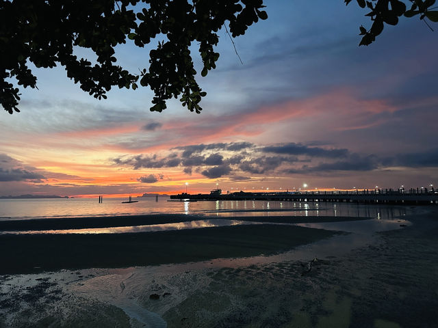 “หาดหน้าทอน เกาะสมุย – ความสงบและวิวสวยริมทะเล”
