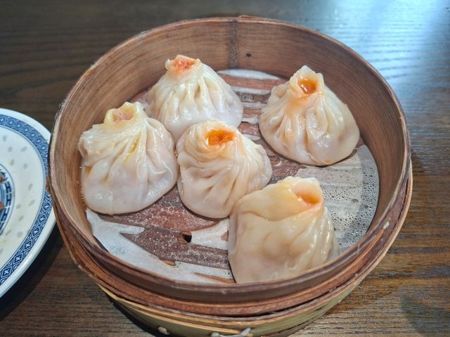 ✨上海李百蟹高質必食推介🤩邊吃蟹黃面醉蟹小籠包邊看陸家嘴美景💯