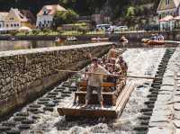 Cesky Krumlov….ล่องเรือผ่านเมืองเก่า 