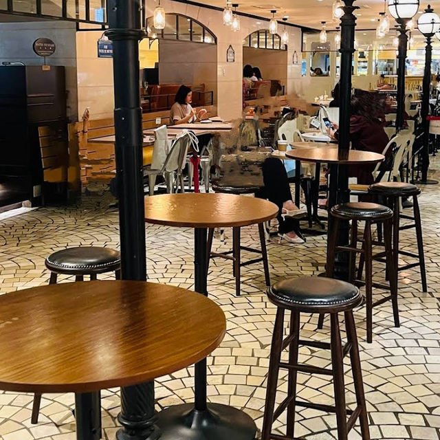 【東京/表参道🇯🇵】駅直結で一日中使える🚃CAFÉ DE 3 Echika