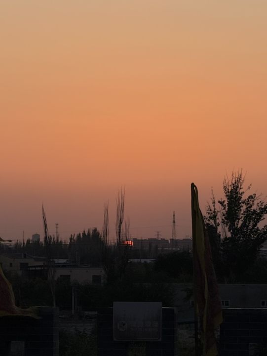 🌅哈密落日下的歷史秘境|打卡回王府,中式建築超有氛圍! 🌅哈密落日下的歷史秘境|打卡回王府,中式建築超有氛圍!