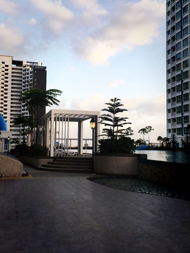 I-Santorini, Tanjung Tokong — Modern Living by the Coast